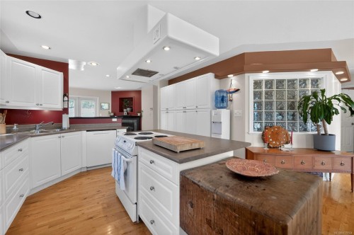 8126 Musgrave St, Crofton, BC 