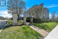 812 - 175 CEDAR AVENUE Richmond Hill, ON L4C 9V3