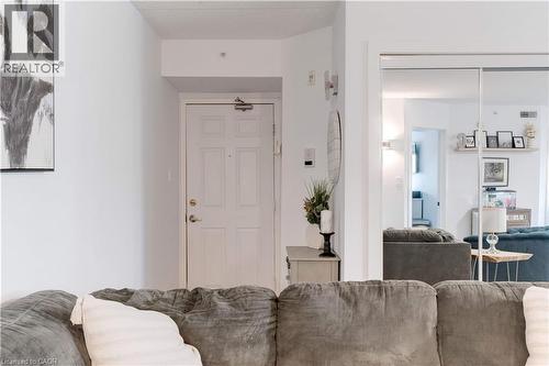 1800 Walkers Line Unit# 302, Burlington, ON - Indoor Photo Showing Living Room