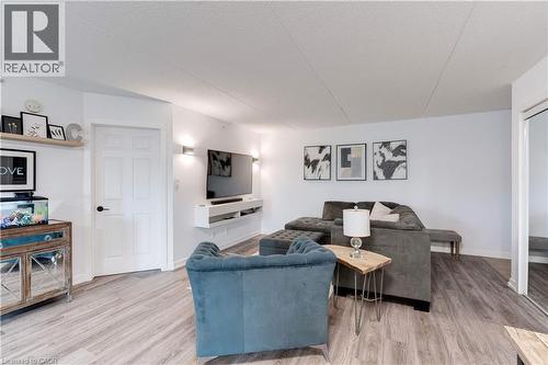1800 Walkers Line Unit# 302, Burlington, ON - Indoor Photo Showing Living Room