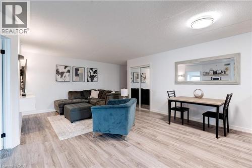 1800 Walkers Line Unit# 302, Burlington, ON - Indoor Photo Showing Living Room