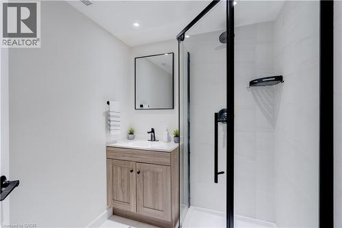 1800 Walkers Line Unit# 302, Burlington, ON - Indoor Photo Showing Bathroom