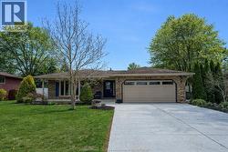 276 FAIRWAY CRESCENT Tecumseh, ON N8N 2Z2