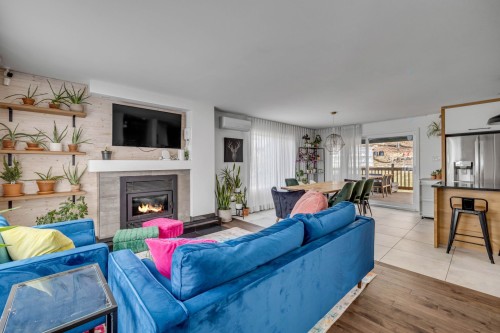 Living Room - 5 Ch. Des Bolets, Stoneham-Et-Tewkesbury, QC - Indoor Photo Showing Living Room With Fireplace