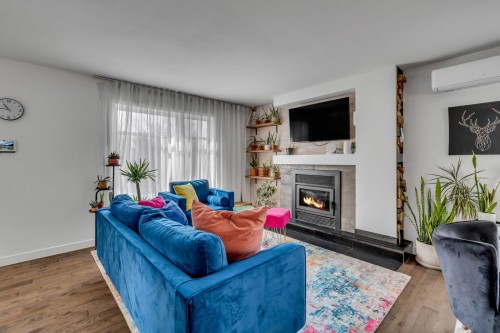 Living Room - 5 Ch. Des Bolets, Stoneham-Et-Tewkesbury, QC - Indoor Photo Showing Living Room With Fireplace