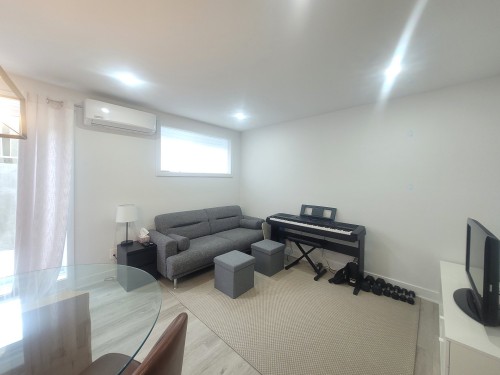 Living Room - 1113 Rue Balmoral, Longueuil (Saint-Hubert), QC - Indoor