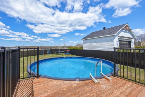 Piscine - 1508 Ch. Des Coteaux, Farnham, QC - Outdoor With Above Ground Pool