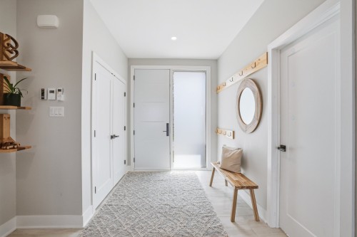 Hall d'entrée/Vestibule - 1508 Ch. Des Coteaux, Farnham, QC - Indoor Photo Showing Other Room