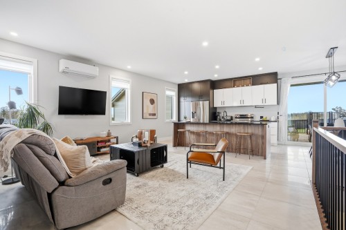 Salon - 1508 Ch. Des Coteaux, Farnham, QC - Indoor Photo Showing Other Room