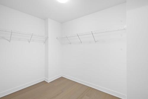 Closet - 702-205 Ch. Bates, Mont-Royal, QC - Indoor With Storage