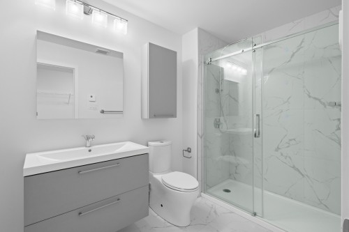 Master Bathroom - 702-205 Ch. Bates, Mont-Royal, QC - Indoor Photo Showing Bathroom