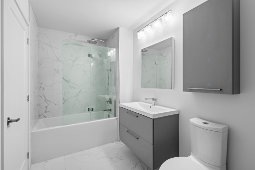Master Bathroom - 702-205 Ch. Bates, Mont-Royal, QC - Indoor Photo Showing Bathroom