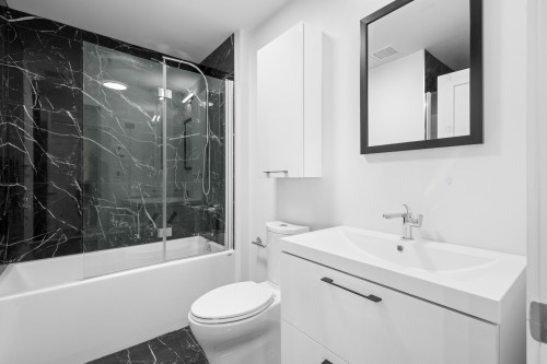 Bathroom - 702-205 Ch. Bates, Mont-Royal, QC - Indoor Photo Showing Bathroom