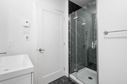 Bathroom - 702-205 Ch. Bates, Mont-Royal, QC - Indoor Photo Showing Bathroom