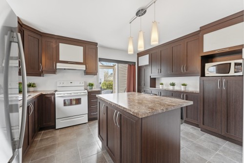 Cuisine - 677 Rue De Pompadour, Mascouche, QC - Indoor Photo Showing Kitchen