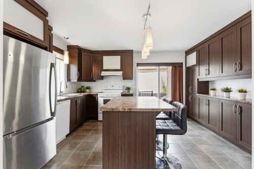 Cuisine - 677 Rue De Pompadour, Mascouche, QC - Indoor Photo Showing Kitchen