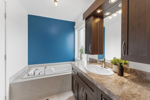 Salle de bains - 677 Rue De Pompadour, Mascouche, QC - Indoor Photo Showing Bathroom