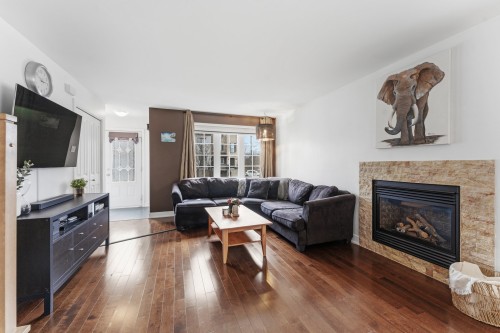 Salon - 677 Rue De Pompadour, Mascouche, QC - Indoor Photo Showing Living Room With Fireplace