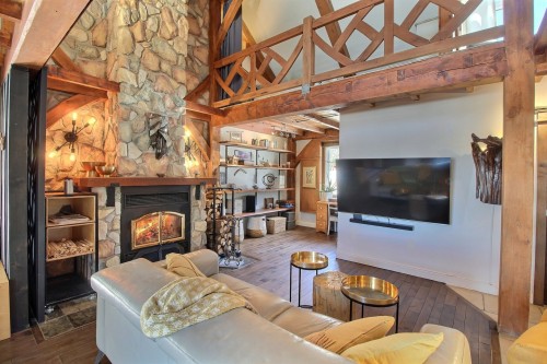 Salon - 51 Rue Du Lac, Saint-Marc-De-Figuery, QC - Indoor Photo Showing Living Room With Fireplace