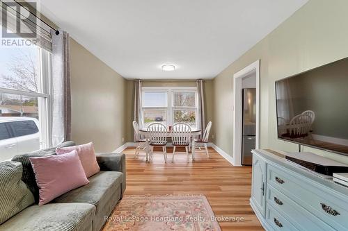 164 Bayfield Road, Goderich (Goderich (Town)), ON - Indoor Photo Showing Living Room