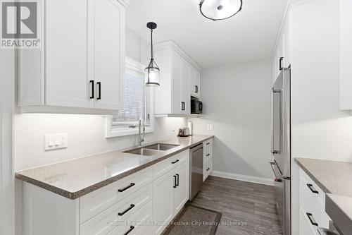 101 Waterloo Street N, Goderich (Goderich (Town)), ON - Indoor Photo Showing Kitchen With Double Sink With Upgraded Kitchen