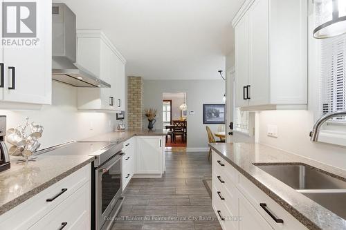 101 Waterloo Street N, Goderich (Goderich (Town)), ON - Indoor Photo Showing Kitchen With Upgraded Kitchen