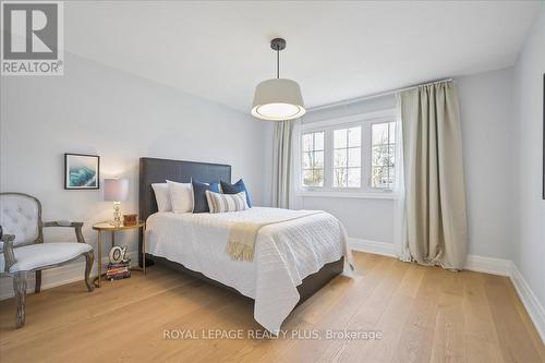 1594 Calumet Place, Mississauga, ON - Indoor Photo Showing Bedroom