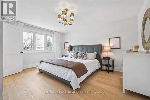 1594 Calumet Place, Mississauga, ON - Indoor Photo Showing Bedroom