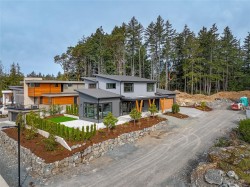 656 Medalist Ave Colwood, BC V9C 0C3