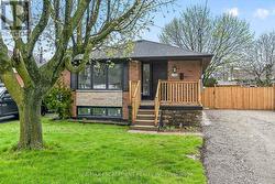 170 FERNWOOD CRESCENT  Hamilton, ON L8T 3L4