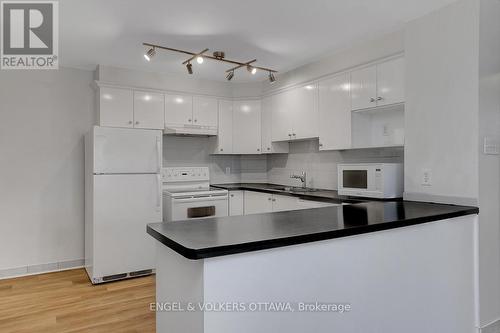 504 Hilson Avenue, Ottawa, ON - Indoor Photo Showing Kitchen