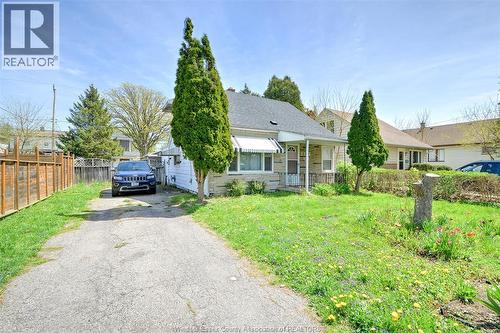2354 Highland AVENUE  Windsor, ON N8X 3S5