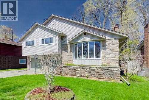 Split-level exterior featuring light-colored siding and stone veneer accents - 172 Rennie Drive, Kitchener, ON - Outdoor