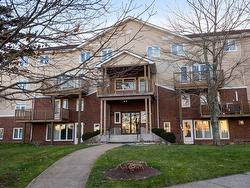 206 158 Farnham Gate Road  Halifax, NS B3M 3V8