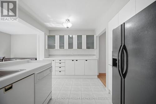 3 Donata Drive, Mississauga, ON - Indoor Photo Showing Kitchen