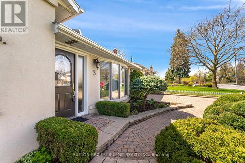 3 Donata Drive, Mississauga, ON - Outdoor