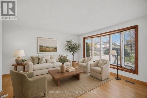 3 Donata Drive, Mississauga, ON - Indoor Photo Showing Living Room