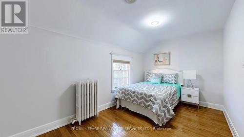 19 Strathgowan Crescent, Toronto, ON - Indoor Photo Showing Bedroom