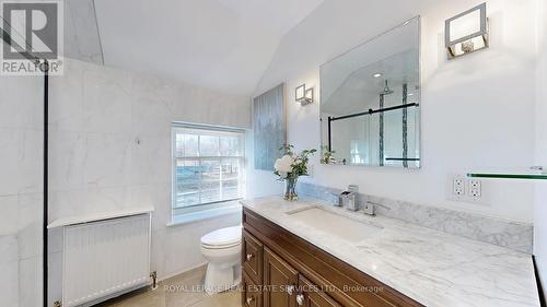 19 Strathgowan Crescent, Toronto, ON - Indoor Photo Showing Bathroom