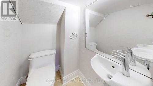 19 Strathgowan Crescent, Toronto, ON - Indoor Photo Showing Bathroom