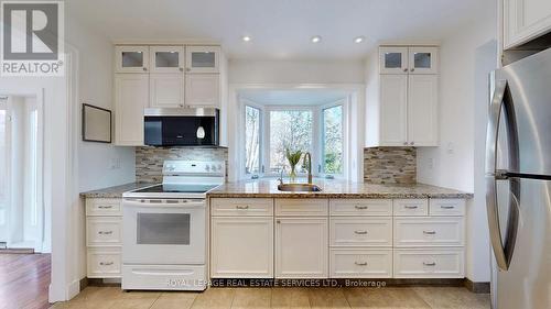 19 Strathgowan Crescent, Toronto, ON - Indoor Photo Showing Kitchen