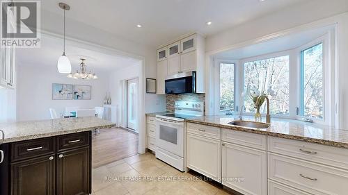 19 Strathgowan Crescent, Toronto, ON - Indoor Photo Showing Kitchen