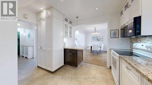 19 Strathgowan Crescent, Toronto, ON - Indoor Photo Showing Kitchen