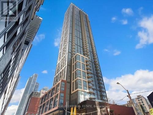 712 - 108 PETER STREET  Toronto, ON M5V 0W2