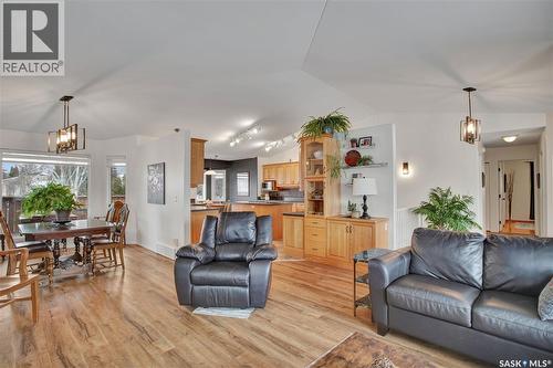 439 Braemar Court, Saskatoon, SK - Indoor Photo Showing Living Room