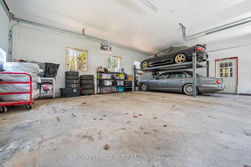 9658 Second Line, Milton, ON - Indoor Photo Showing Garage