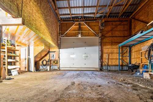 9658 Second Line, Milton, ON - Indoor Photo Showing Garage