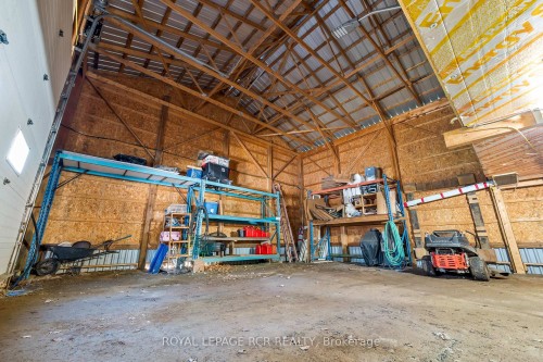 9658 Second Line, Milton, ON - Indoor Photo Showing Garage