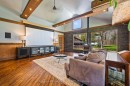 9658 Second Line, Milton, ON  - Indoor Photo Showing Living Room 