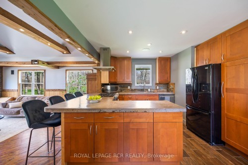 9658 Second Line, Milton, ON - Indoor Photo Showing Kitchen With Double Sink